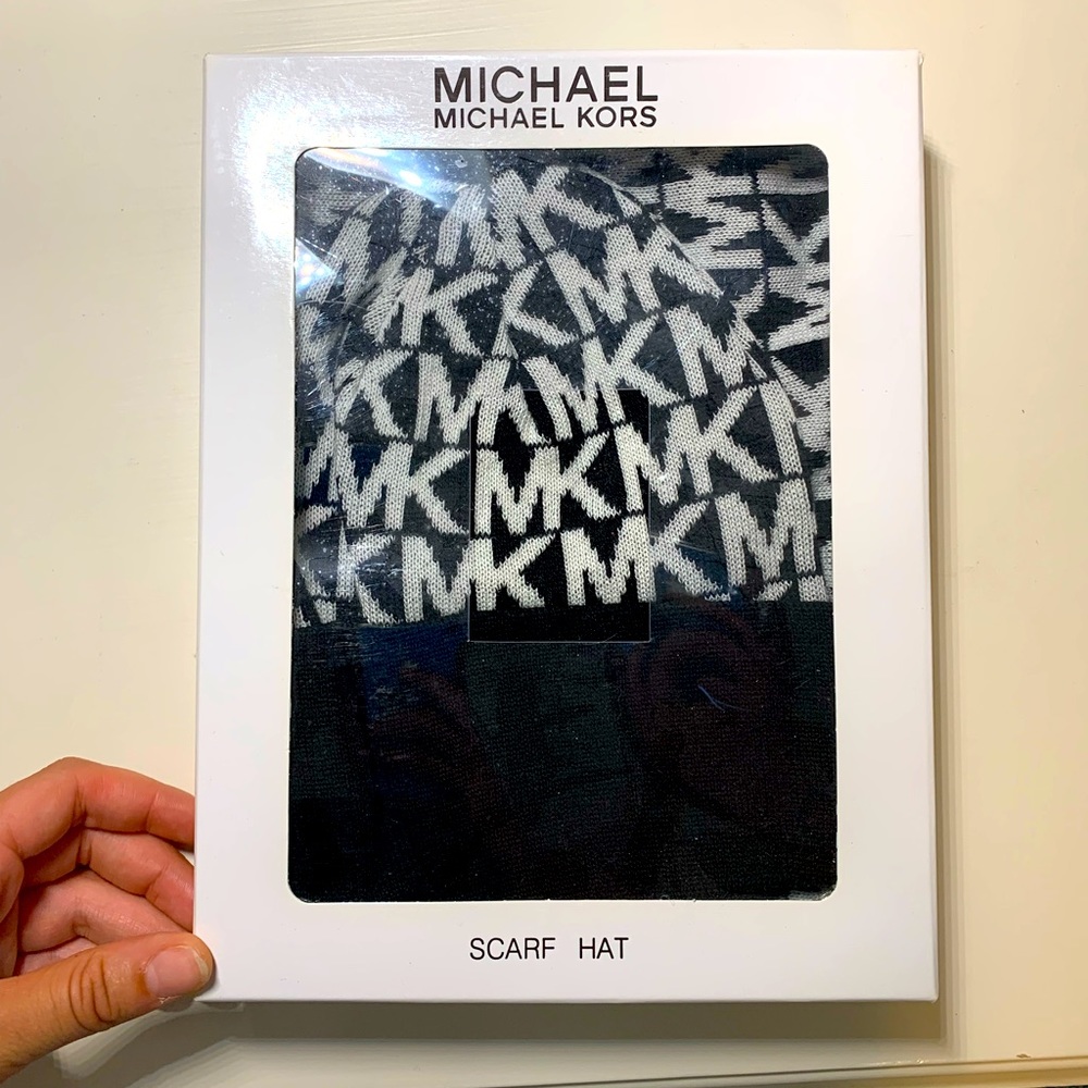 Michael Kors Scarf And Hat Set, Black and White